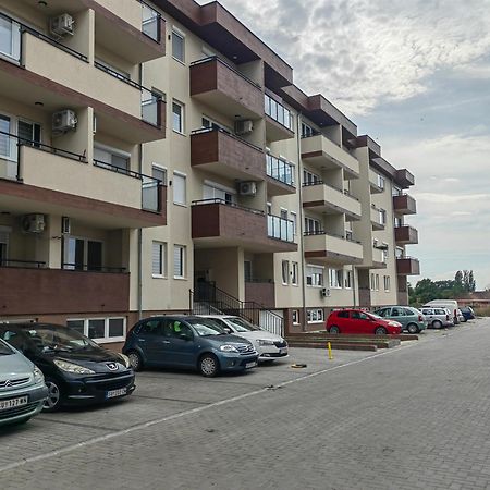 Road Warriors Apartment Subotica Buitenkant foto