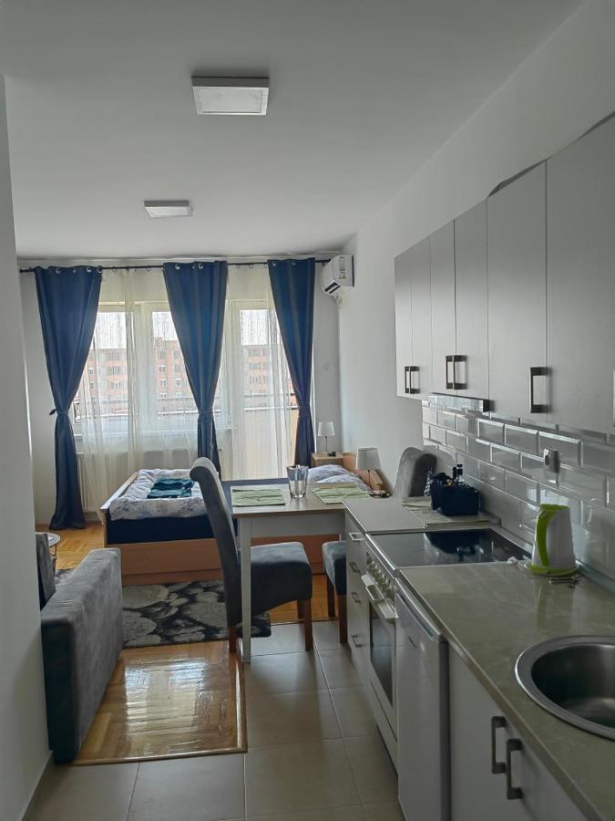 Road Warriors Apartment Subotica Buitenkant foto