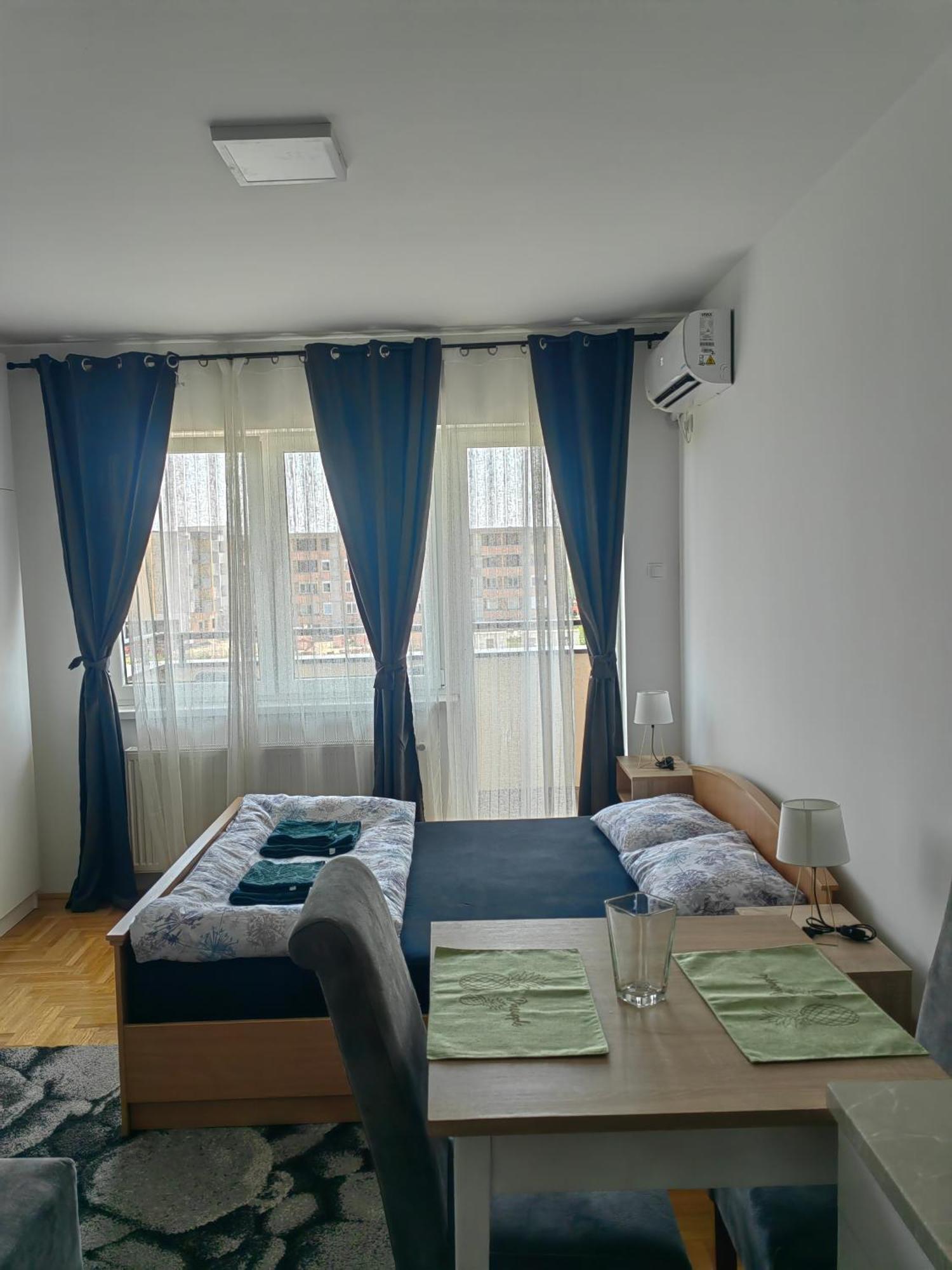 Road Warriors Apartment Subotica Buitenkant foto